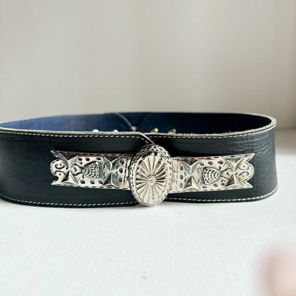 Vintage Black Leather Silver Buckle Unique Belt 31" - Picture 1 of 5